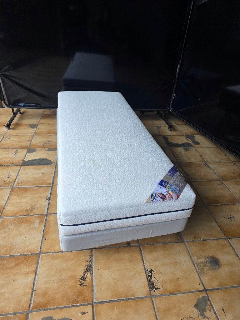 Lit 1 personne avec sommier et matelas🛻, Ophalen, Gebruikt, Overige typen