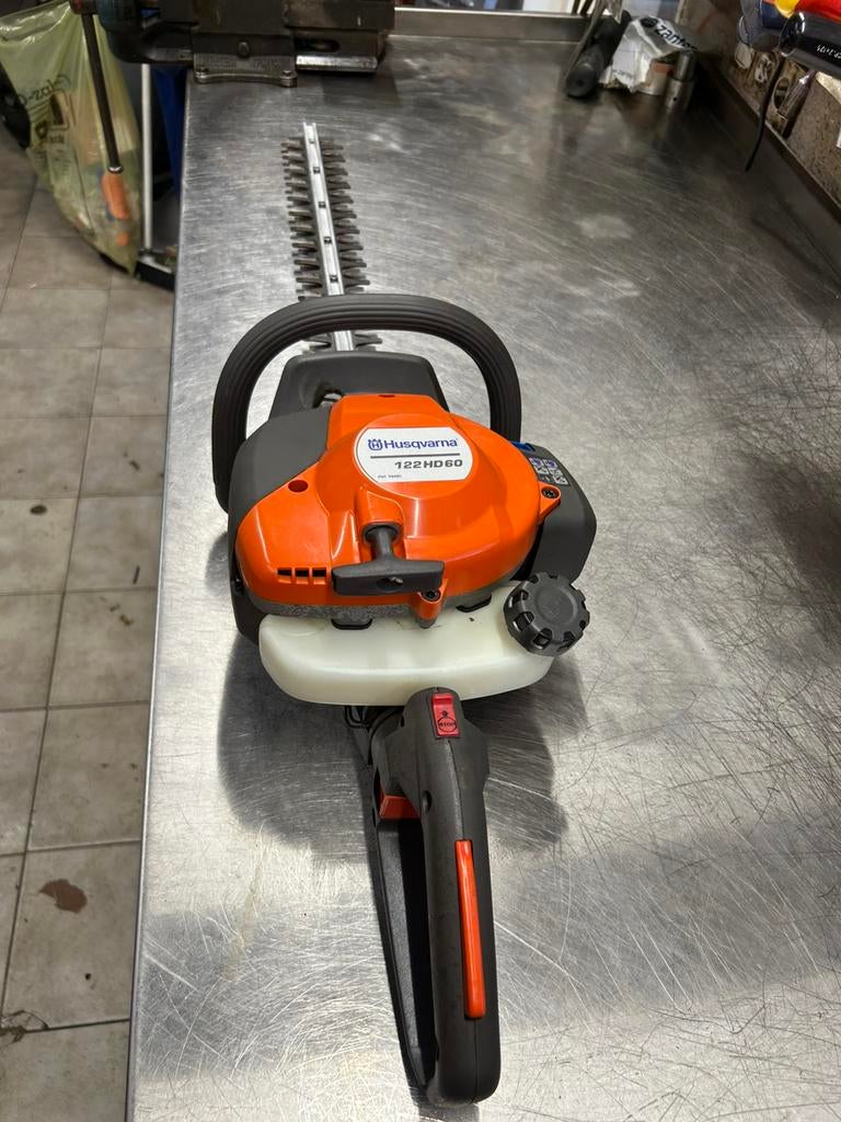 Nette heggenschaar husqvarna, Tuin en Terras, Ophalen, Zo goed als nieuw