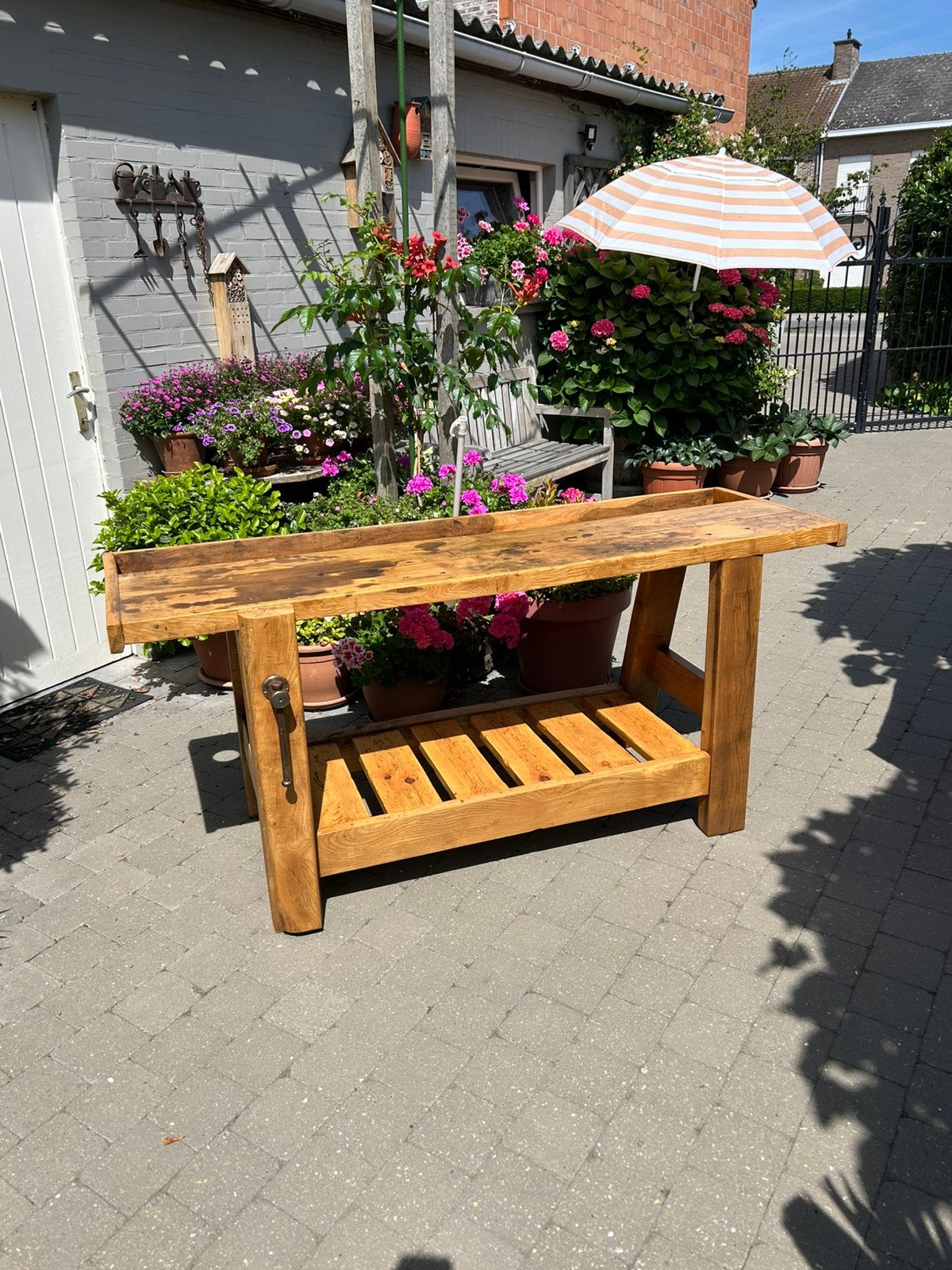 Oude werkbank lengte 1m78cm hoogte 83cm breedte 58cm 340 eu, Tuin en Terras, Buitenkeukens, Ophalen, Zo goed als nieuw