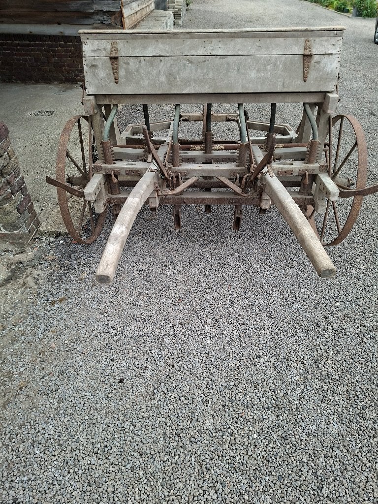 Zaaimachine handgemaakt antiek, Ophalen, Akkerbouw, Zaaien, Planten of Poten