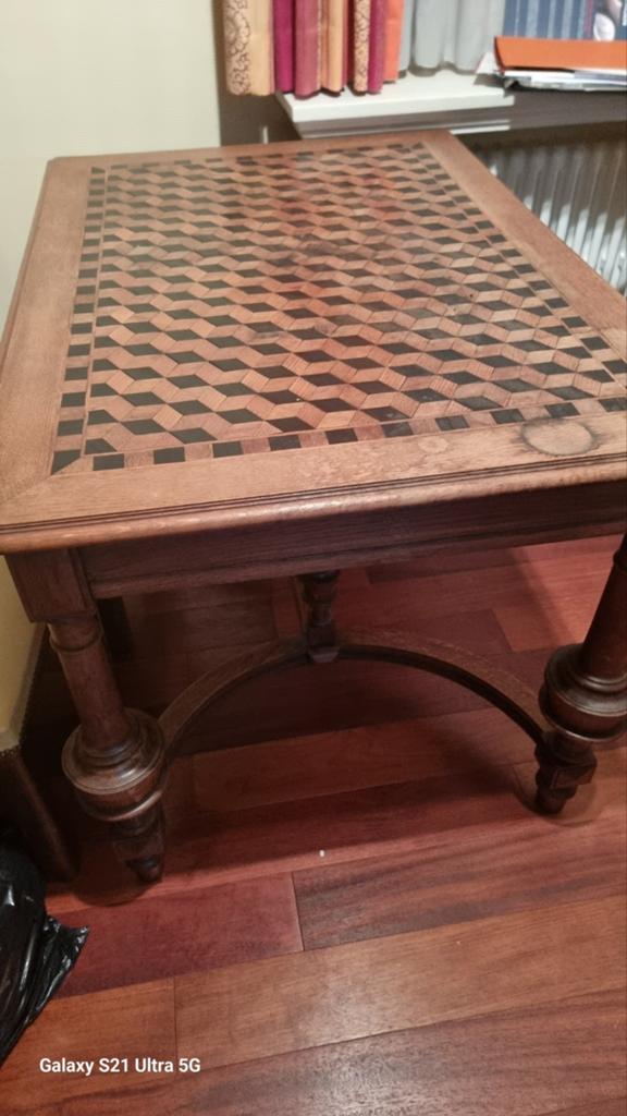 Table rétro avec design d'échecs., Antiquités & Art, Enlèvement