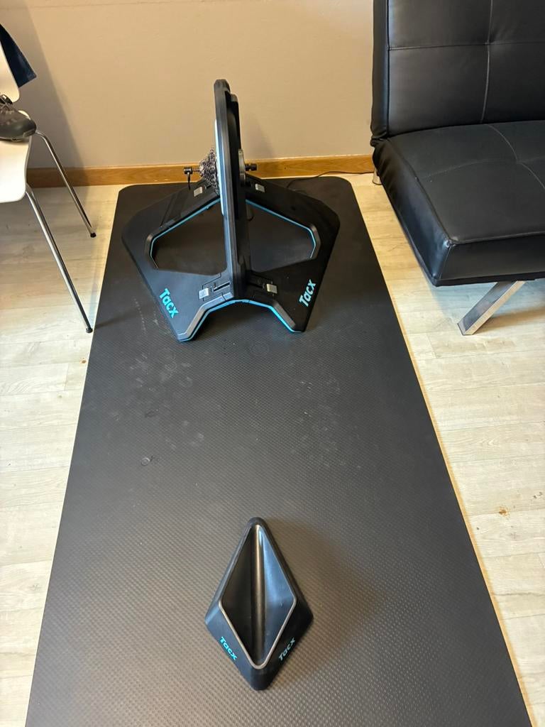 tacx neo 2 t fietsrollen en mat en laptophouder, Sport en Fitness, Wielrennen, Ophalen, Zo goed als nieuw