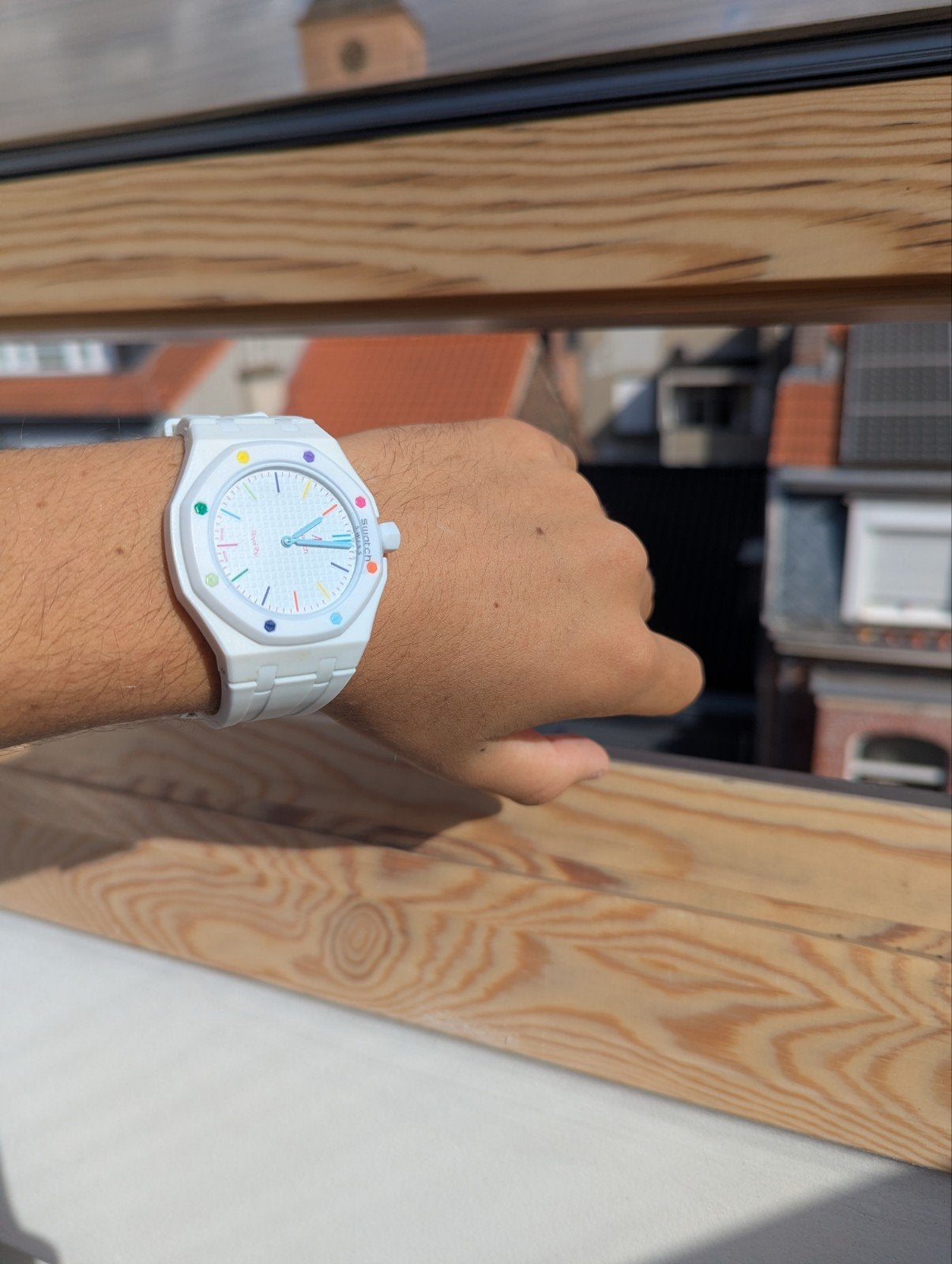 Montre Swatch x Audemars Piguet blanche avec détails multico, Handtassen en Accessoires, Horloges | Heren, Ophalen of Verzenden