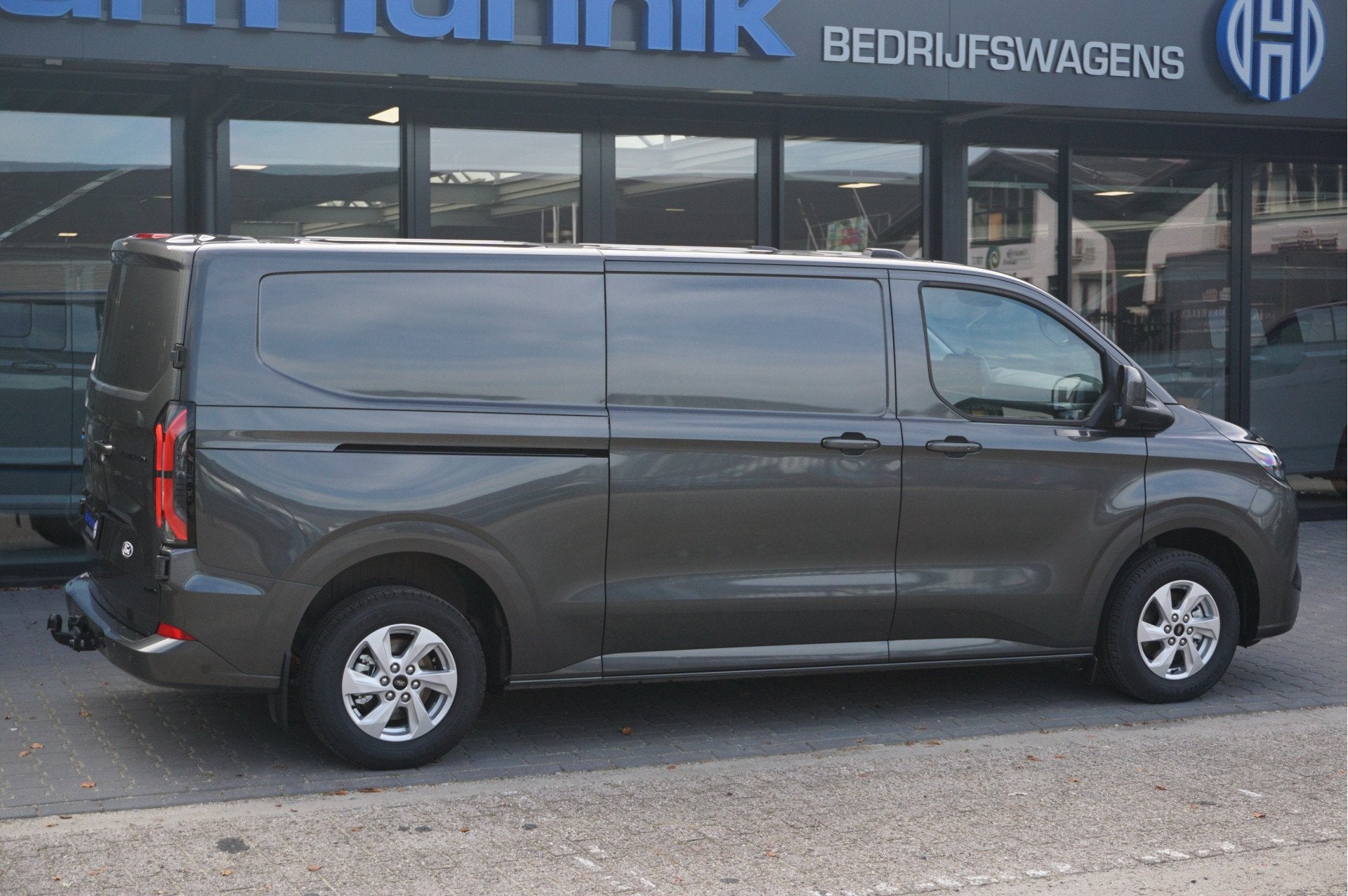 Ford E-Transit Custom 340L 218PK 71KWH AWD Limited Elektrisc, Auto's, Automaat, Gebruikt, 4 cilinders, Parkeercamera