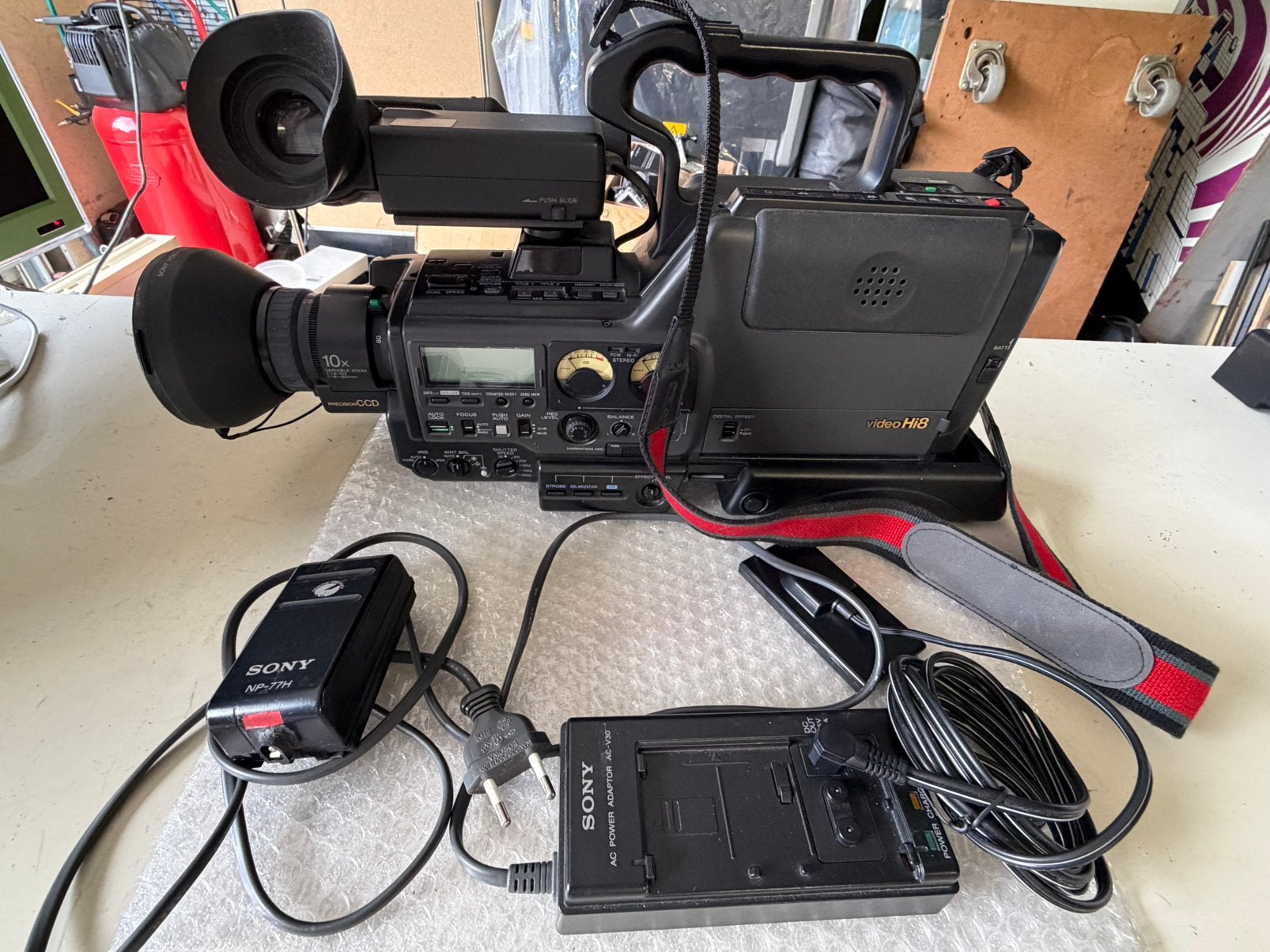 Caméscope Sony CCD-V6000E (Hi8 PRO) – Idéal Numérisation, Enlèvement ou Envoi, Caméra