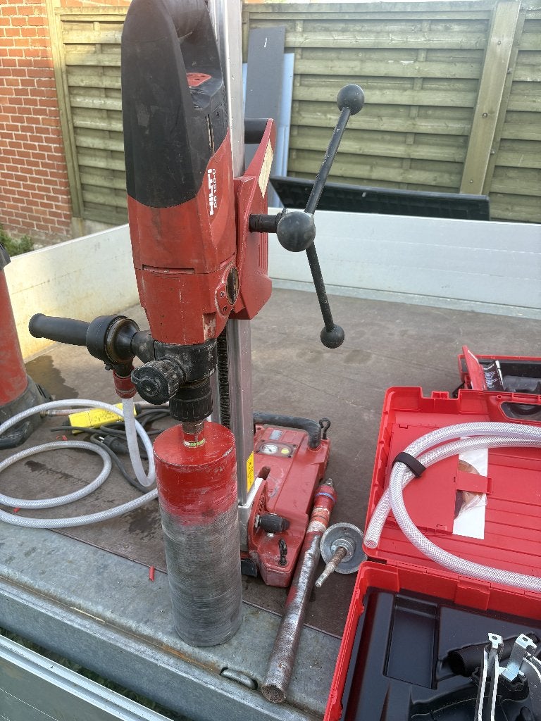 Kernboormachine Hilti, Enlèvement, Comme neuf, Foreuse sur colonne, Vitesse variable