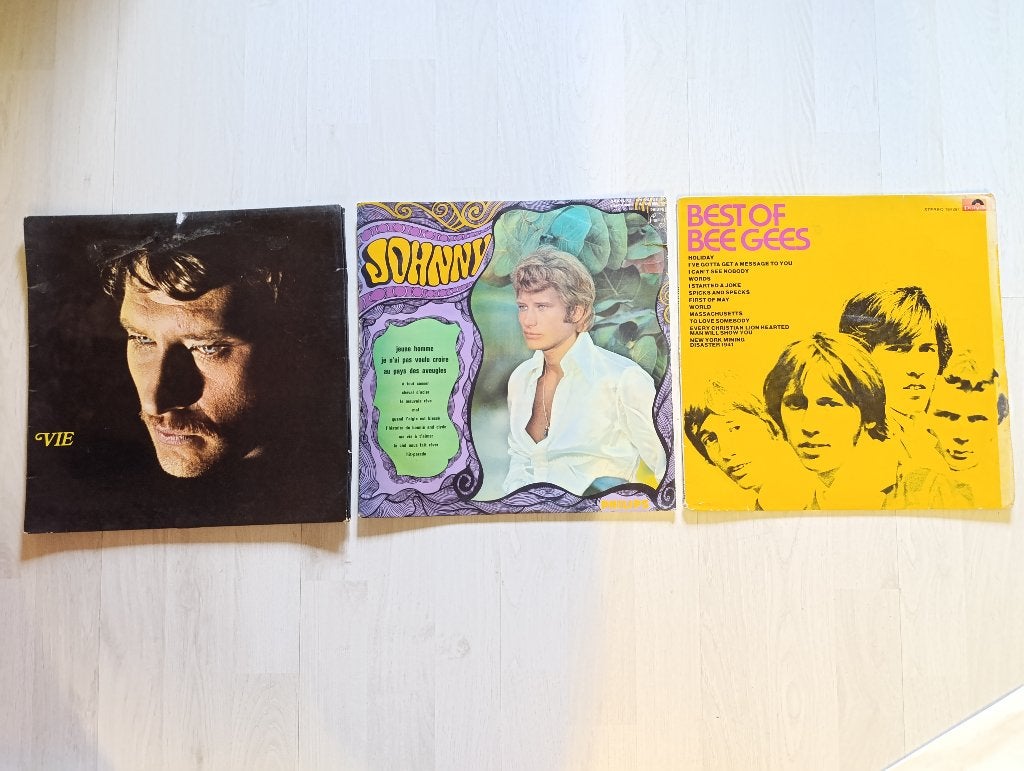 Vinyles Johnny Hallyday Jeune homme + Vie + Best of Bee Gees, Vinyle coloré, Enlèvement ou Envoi, Utilisé, Pop rock
