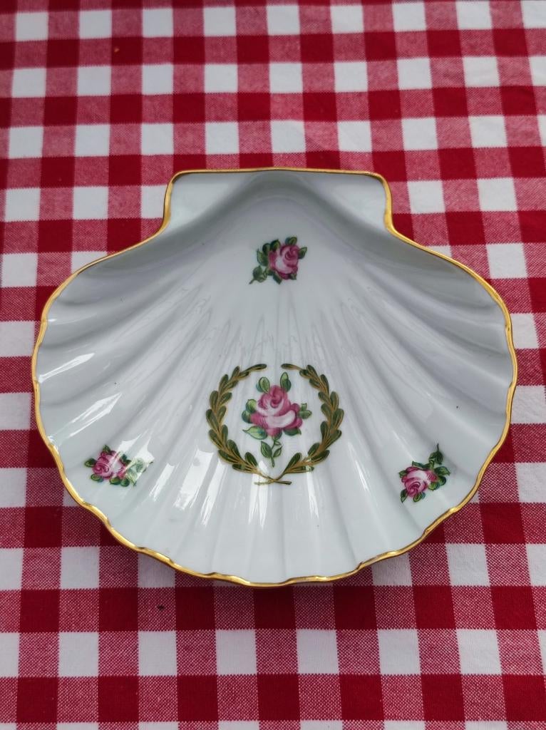 Coquille en porcelaine du château de Limoges, Enlèvement ou Envoi