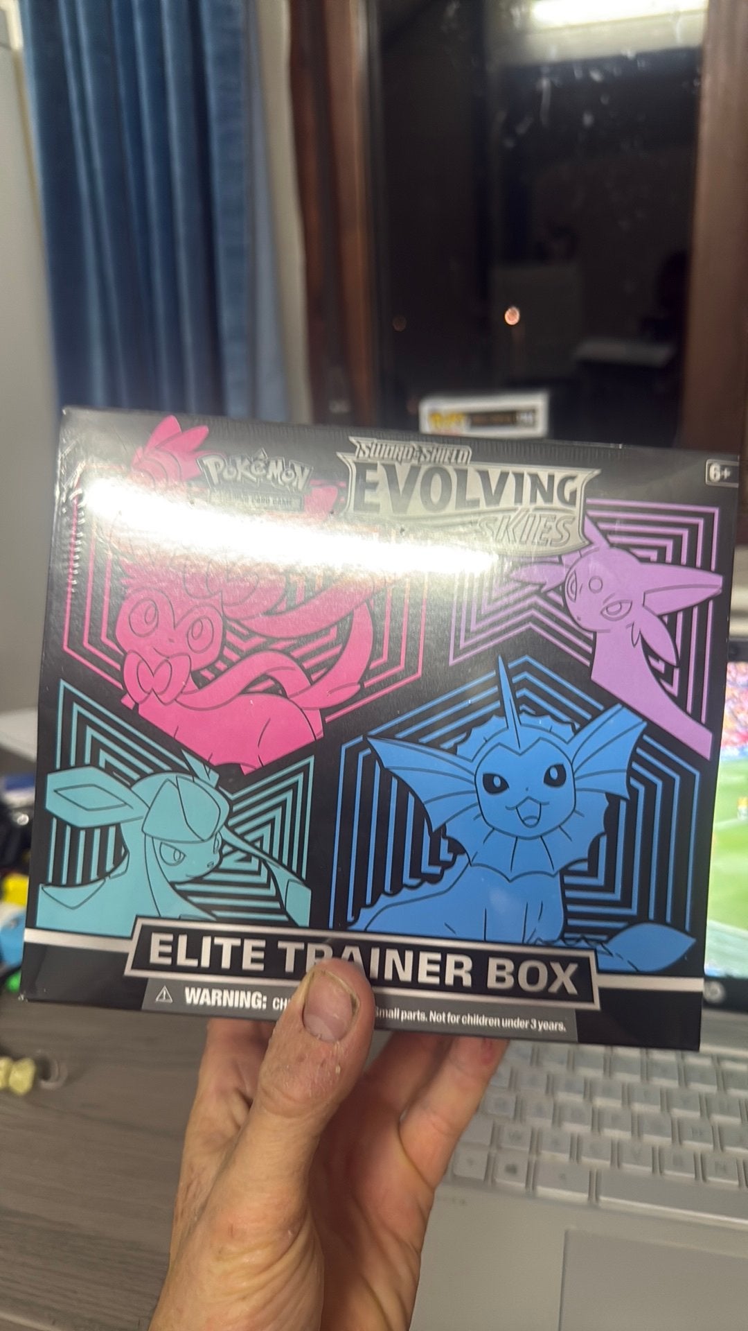 Evolving skies elite trainer box, Ophalen, Zo goed als nieuw