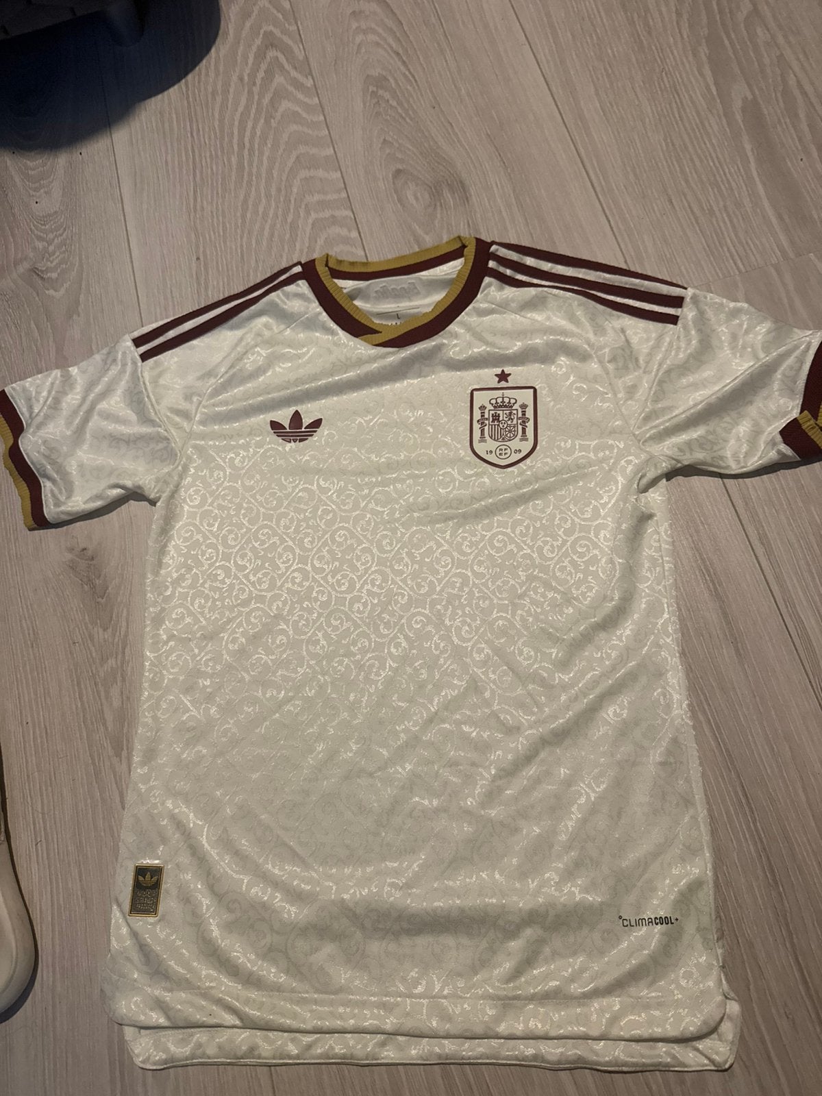 Maillot extérieur de la CDM Adidas Espagne 2026 taille M, Vêtements | Hommes, Vêtements de sport, Enlèvement ou Envoi, Neuf, Taille 48/50 (M)