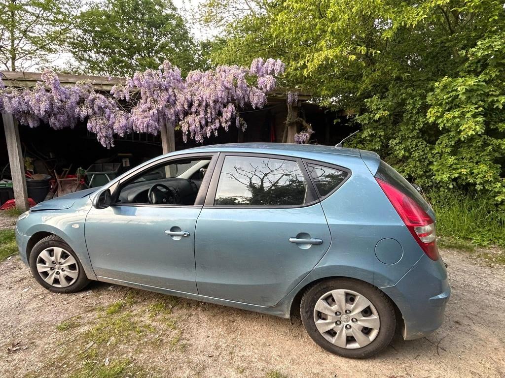 Hyundai i30 met trekhaak en nieuwe Michelin banden - 2009, Zwart, Blauw, Particulier, Euro 4