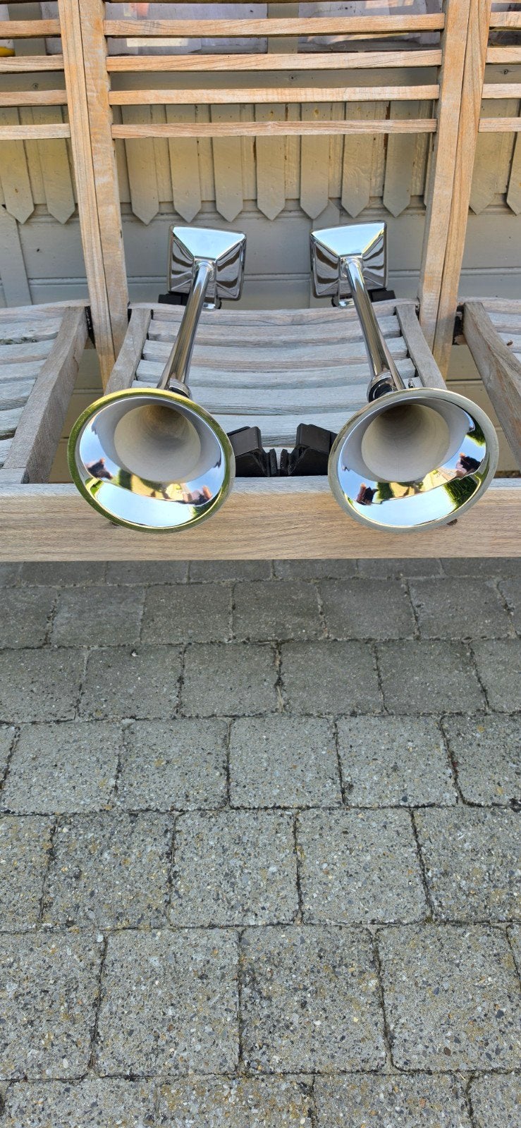 2 headley luchthoorns, Ophalen, Scania
