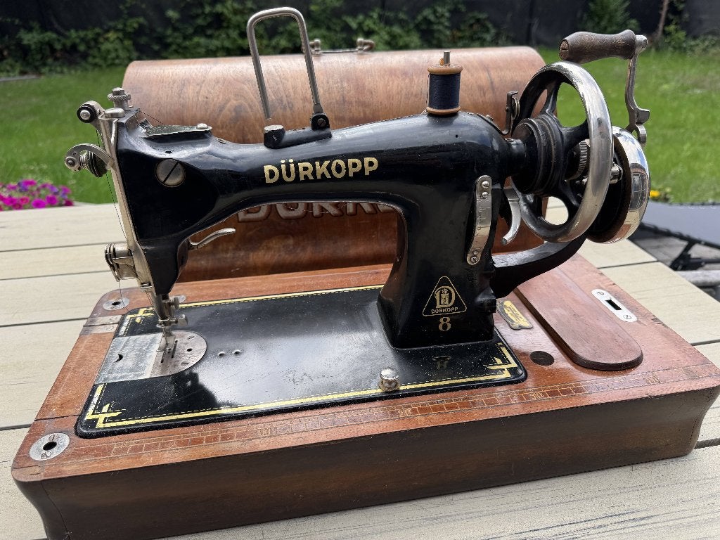 Dürkopp Klasse 8 handnaaimachine met houten kap, Ophalen