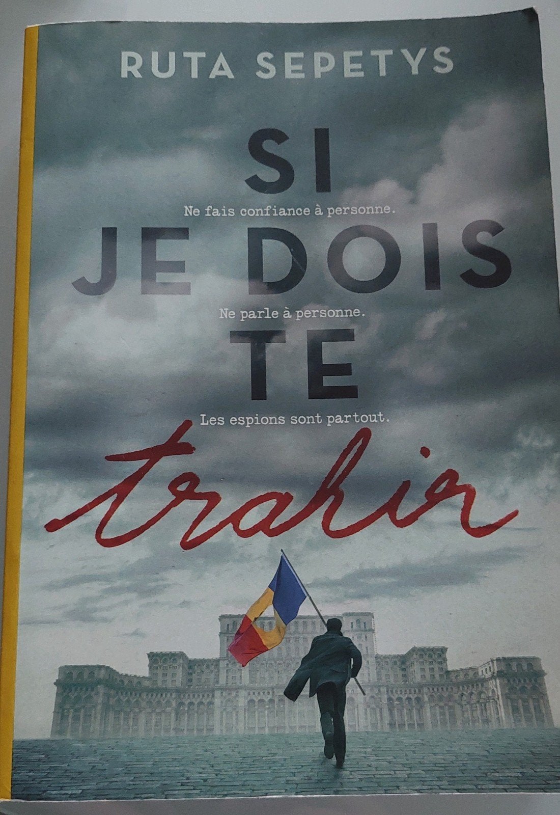 Livre: Si je dois te trahir de Ruta Sepetys, Enlèvement ou Envoi