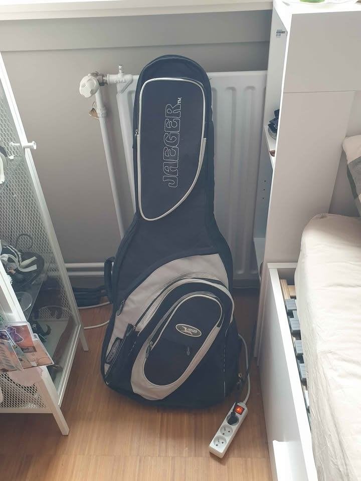 Klassieke gitaar + toebehoren, Ophalen