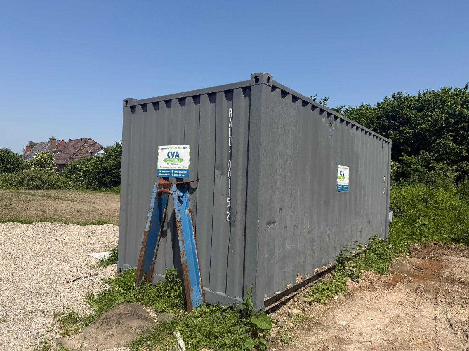 Gesloten container op slede voor op te trekken haak arm, Zakelijke goederen, Machines en Bouw | Keten en Containers, Ophalen