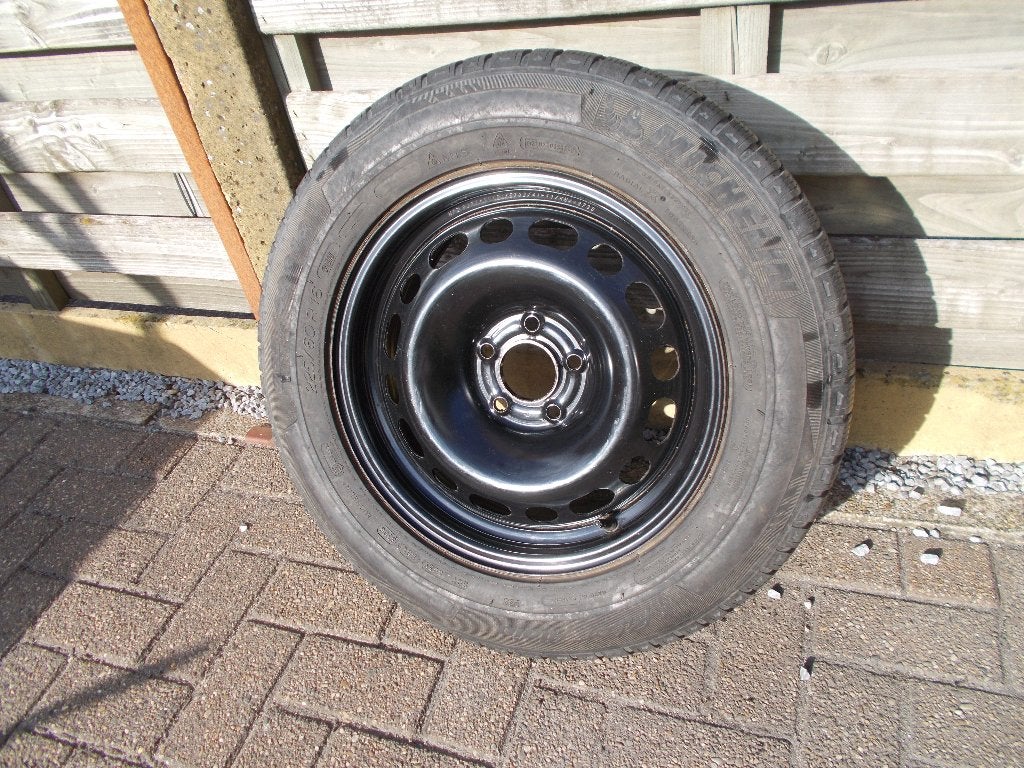 Michelin Pilot Alpin 225/60R16 op stalen velgPeugeot Citroen, Auto-onderdelen, Ophalen, Gebruikt, 16 inch, Banden en Velgen