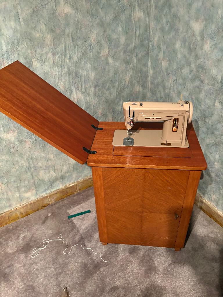 Collectors item- Singer naaimachine in originele houten kast, Ophalen