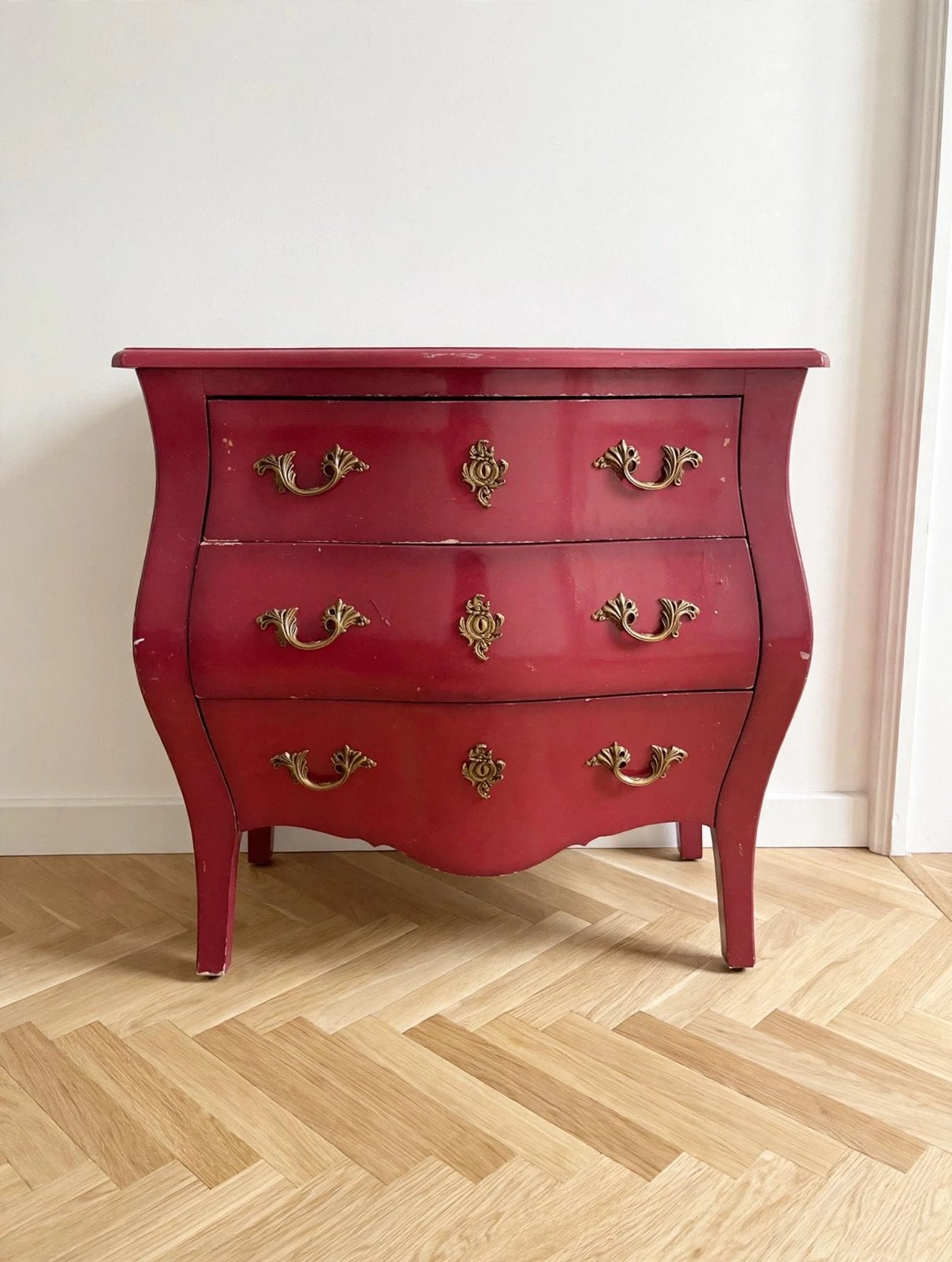 Vintage Rode Barok Buikcommode - 3 Lades met Gouden Grepen, Ophalen, Gebruikt