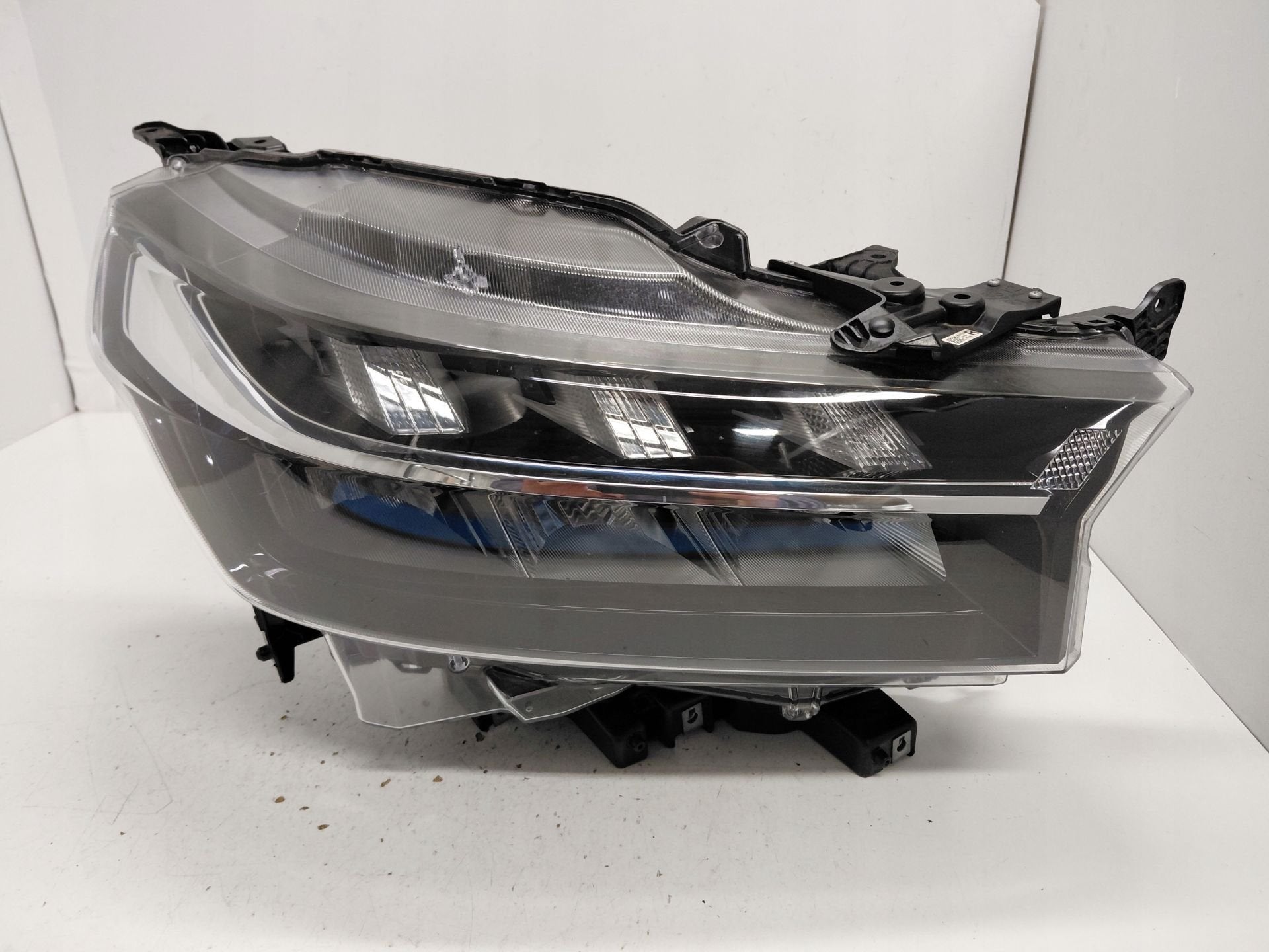 Suzuki SX4 S-Cross Koplamp Stanley, Gebruikt, Info@suzuki.co.jp, Takatsuka-cho, Chuo-ku 300
432-8611  Hamamatsu, Suzuki Motor Corporation