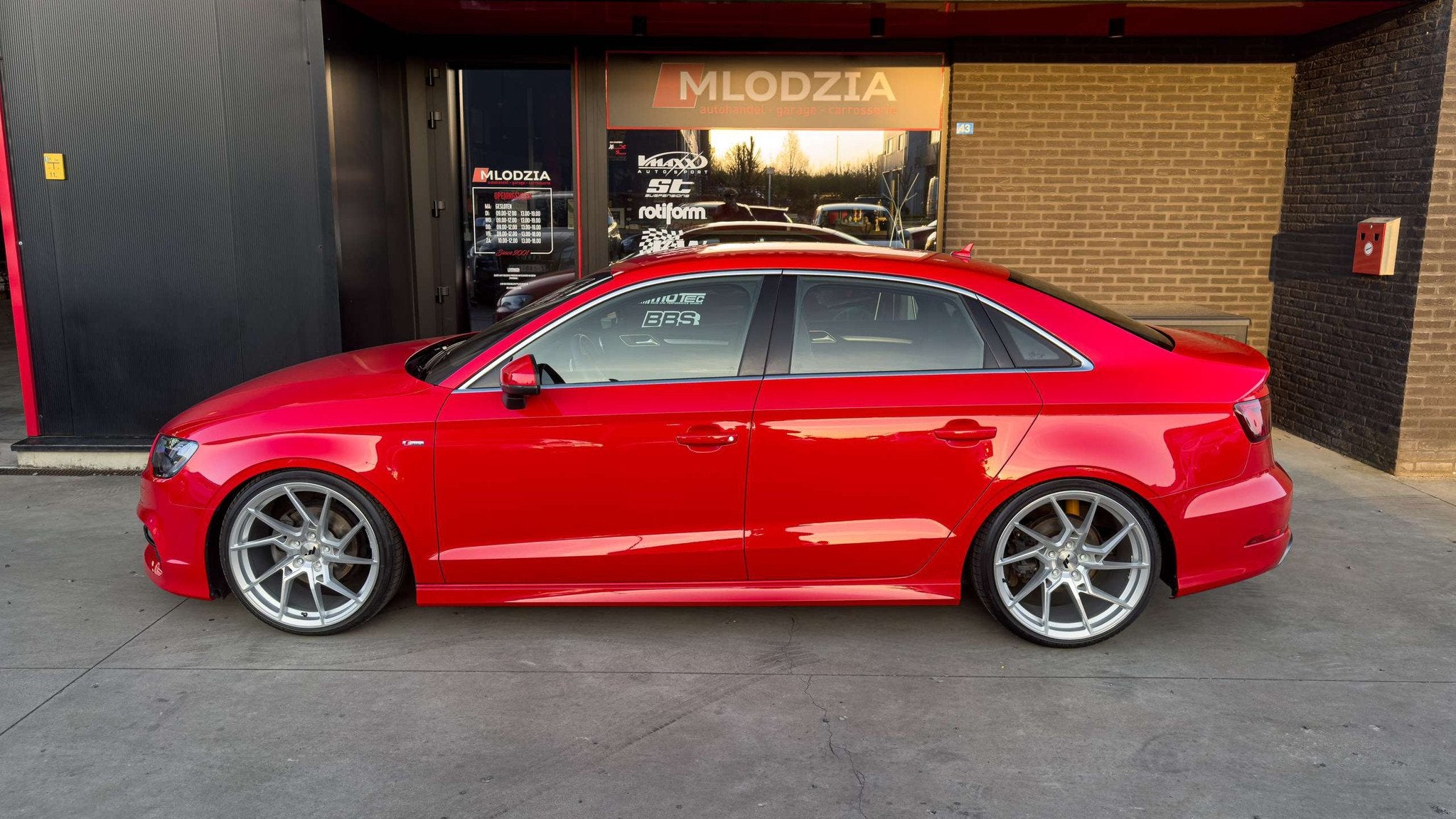 Audi A3 limo Sline TUNED Vmaxx + 19" breedset JR33, Voorwielaandrijving, 4 deurs, Gebruikt, 4 cilinders