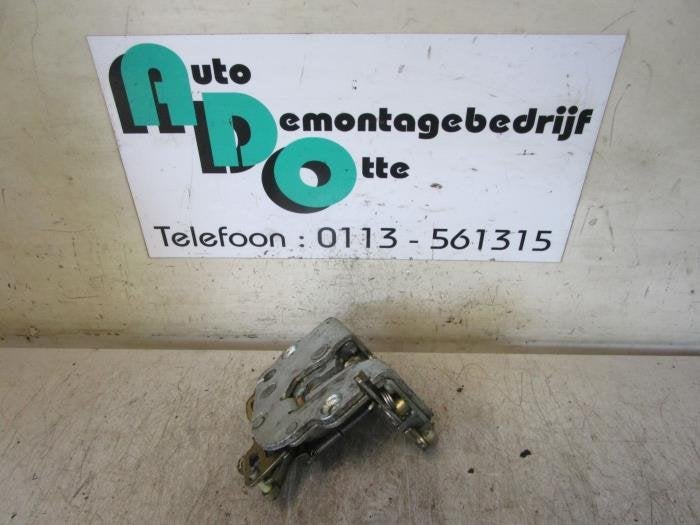 Deurslot Mechaniek 4Deurs rechts-achter van een Mercedes 260, Gebruikt, -, Ophalen of Verzenden, -