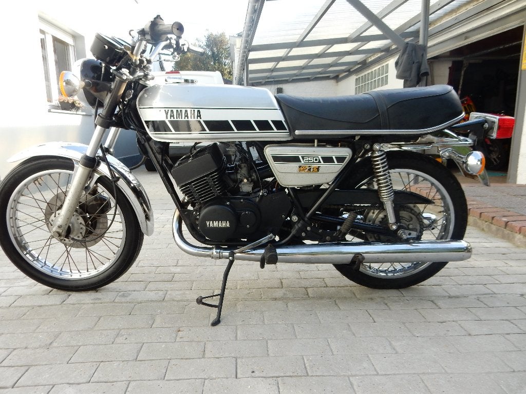 Yamaha RD 250, Motoren