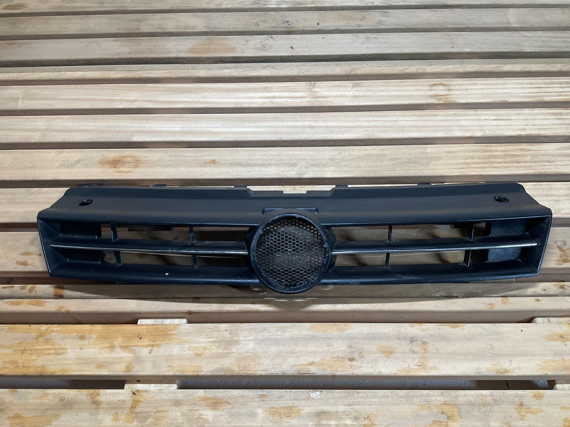Bumper Grill VW Polo 6R 2009 6R0853651 grill VW-021, Gebruikt, Volkswagen, Volkswagen AG, Vw@volkswagen.de