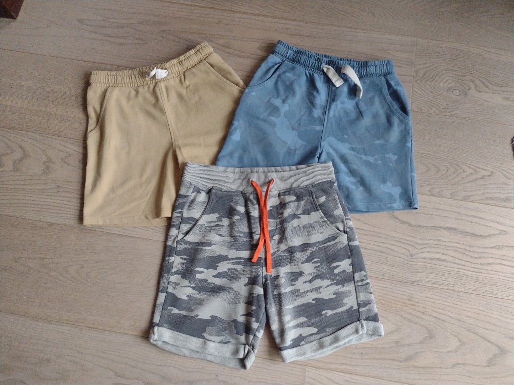 1 à 3 shorts. 1 €/pièce - 7/8 ans, Enfants & Bébés, Enlèvement, Comme neuf, Garçon, Pantalon