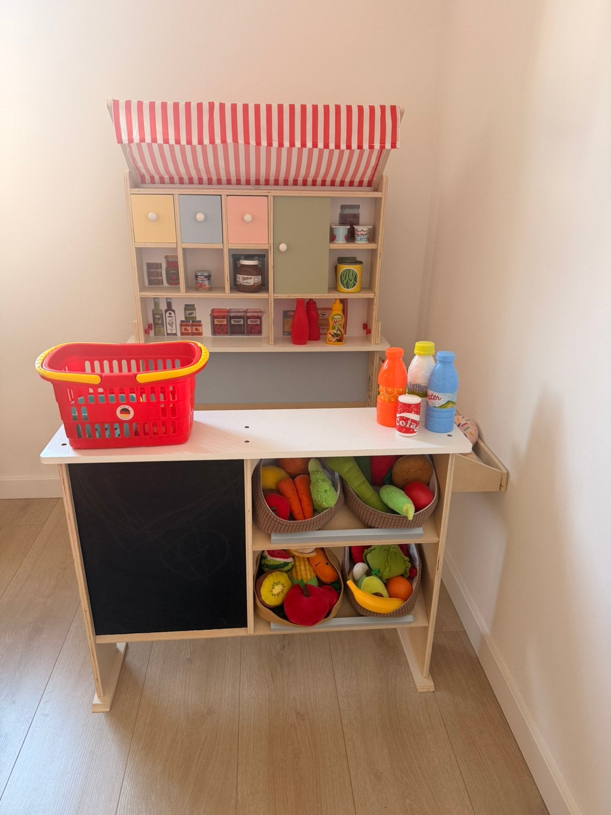 Petit magasin de jouets en bois + accessoires, Enfants & Bébés, Enlèvement, Comme neuf
