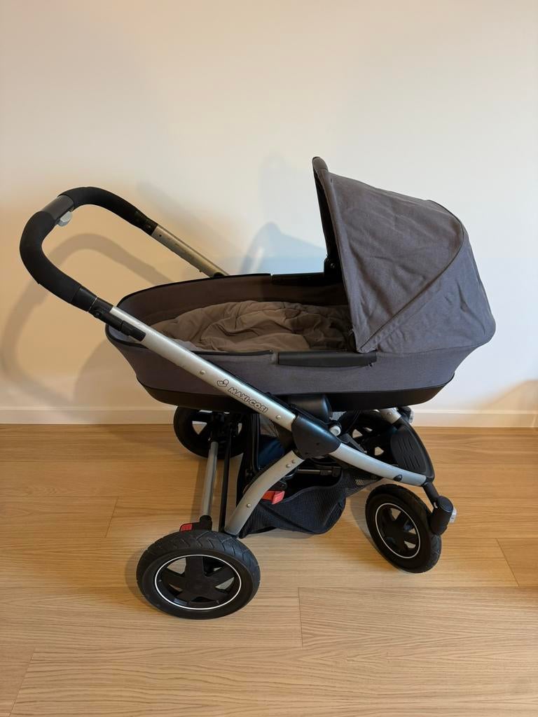 Maxicosi buggy + mand en isofix + regenhoezen, Ophalen, Zo goed als nieuw, Combiwagen, Verstelbare duwstang