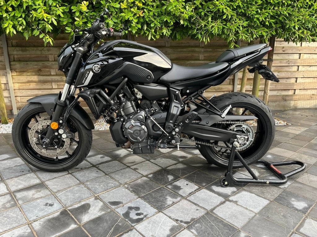 yamaha mt-07 **2500km** tech black**akrapovic lijn**5/2024**, Motos, Permis Moto A, Entreprise, Occasion, Plus de 35 kW