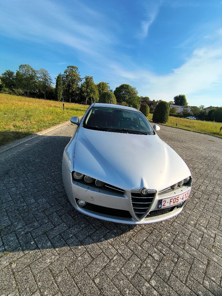 Alfa Romeo 159, 1.9jtdm export, Autos, Alfa Romeo, Cuir, Achat, Boîte manuelle, Noir