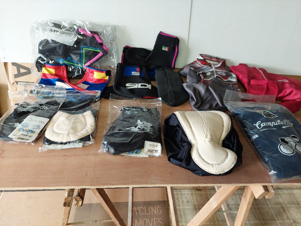 koerskledij ass., Enlèvement, Neuf, Vêtements