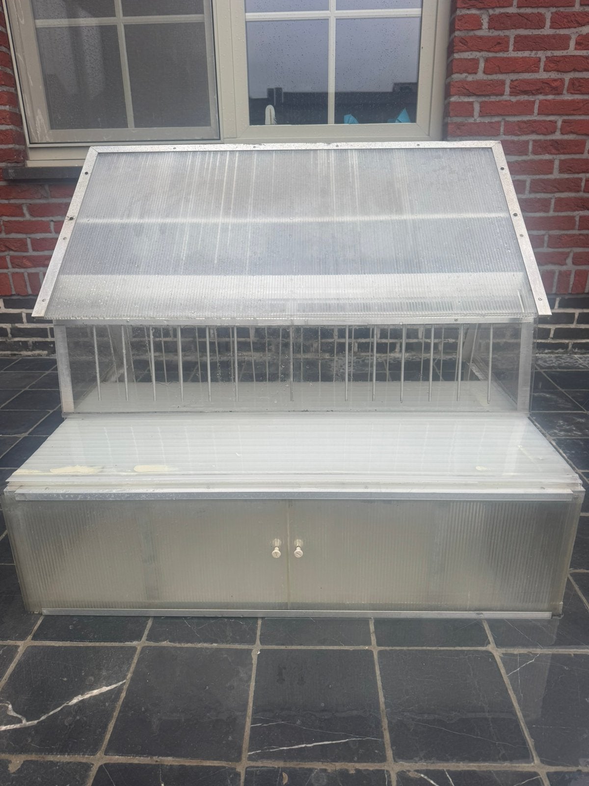 À vendre : Duivenval/Sputnik met opbergkast