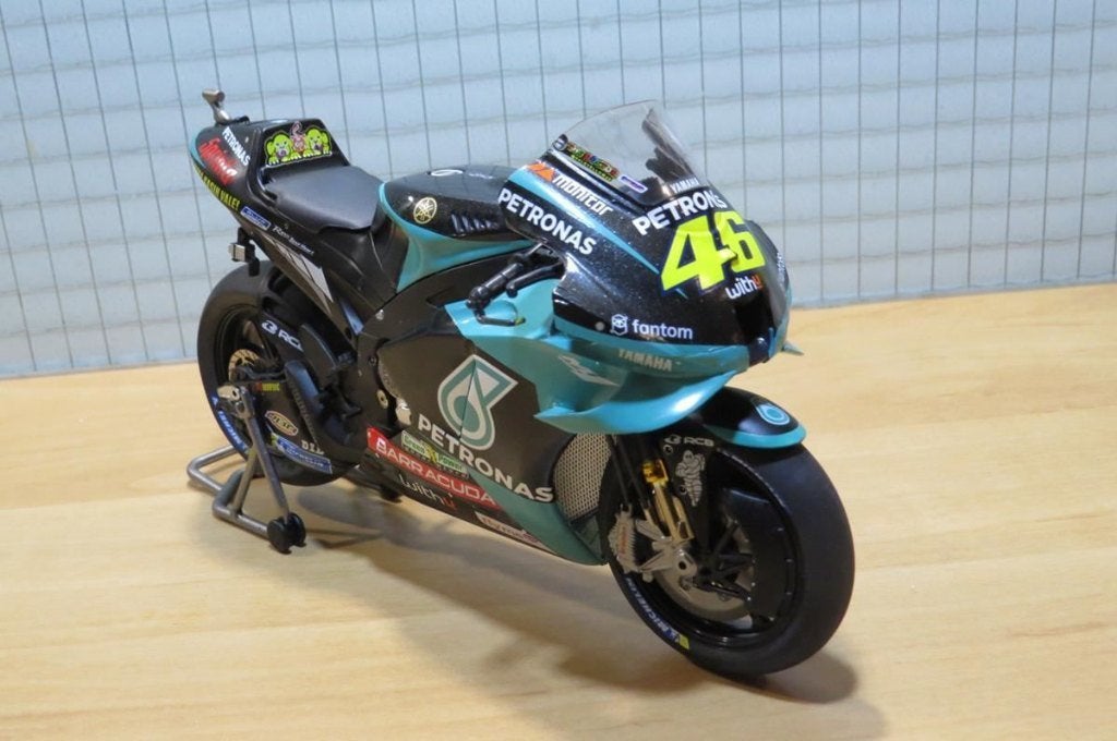 Valentino Rossi Petronas Yamaha YZR-M1 2021 1:12, Enlèvement ou Envoi, Neuf, 1:9 à 1:12, Moteur