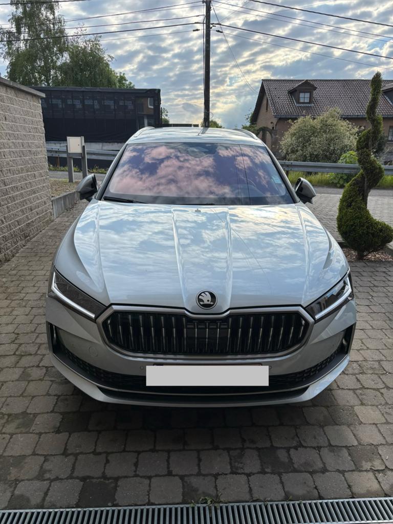 A vendre Skoda Superb 2024 2.0 tdi 150cv boîte automatique, Autos, Argent ou Gris, Carnet d'entretien, 5 portes, Particulier