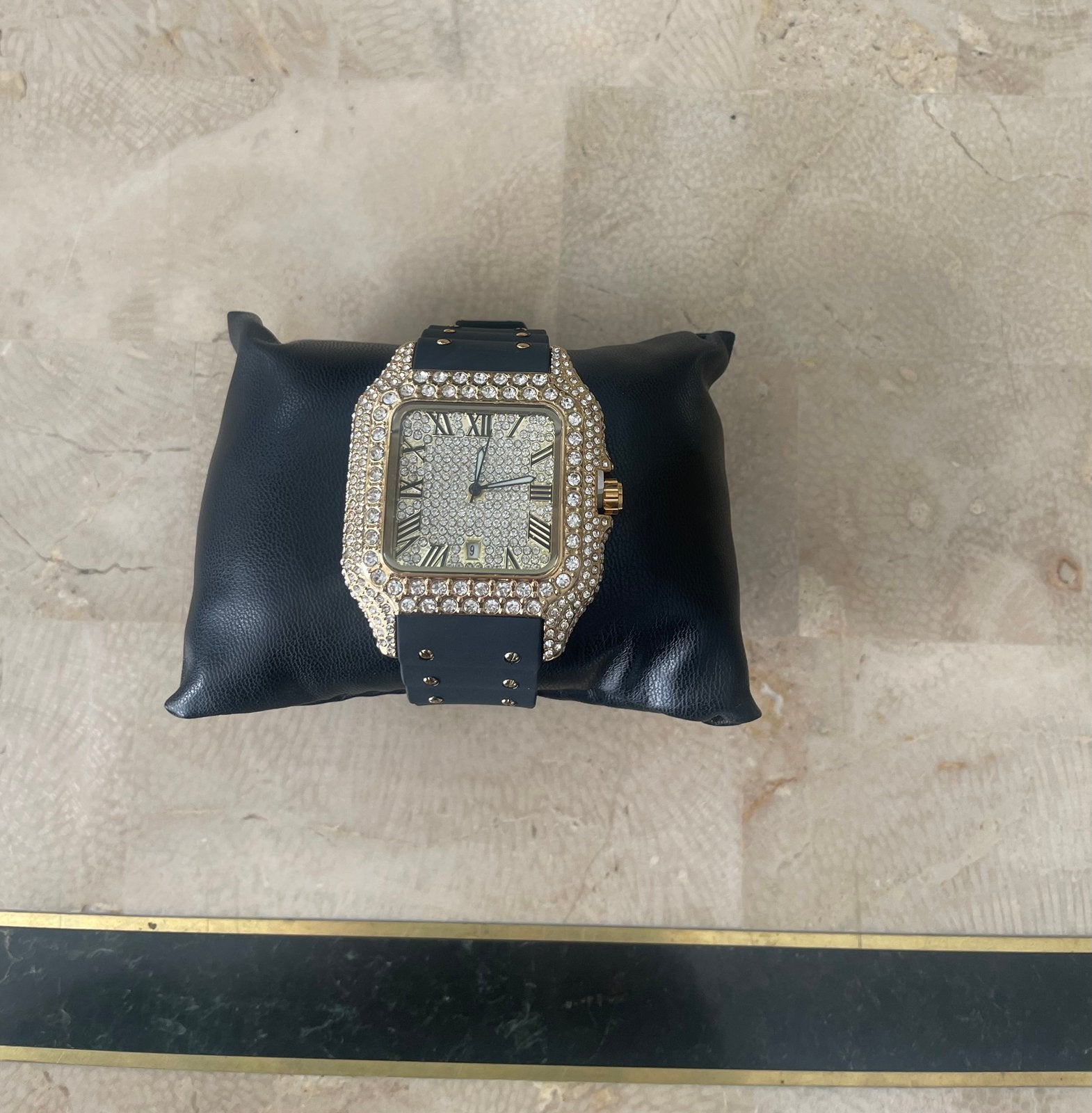 NIEUWE !!! Gouden horloge met diamanten en zwart bandje, Overige merken, Staal, Polshorloge, Nieuw