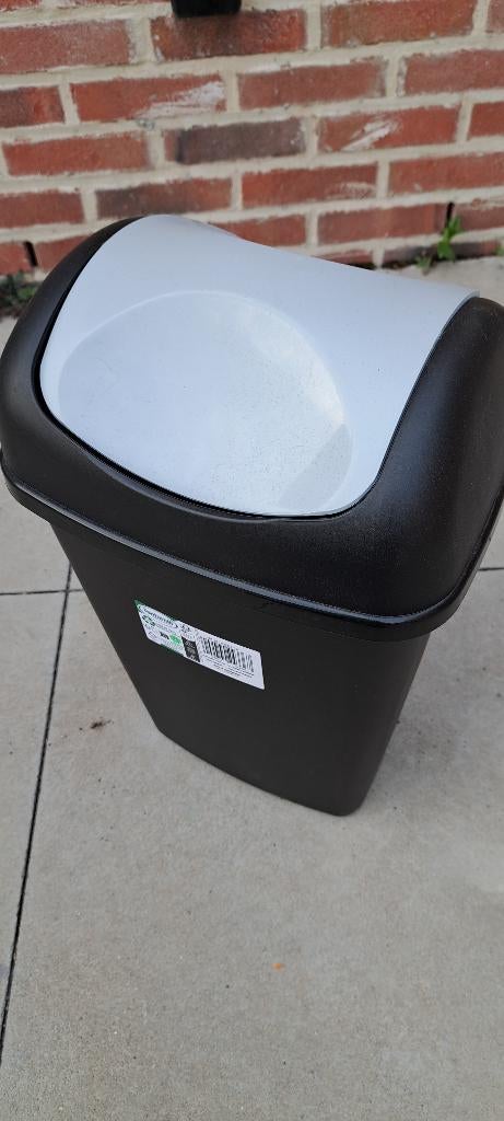 Gratis plastic vuilbakje licht beschadigd, Ophalen, Gebruikt, Kunststof