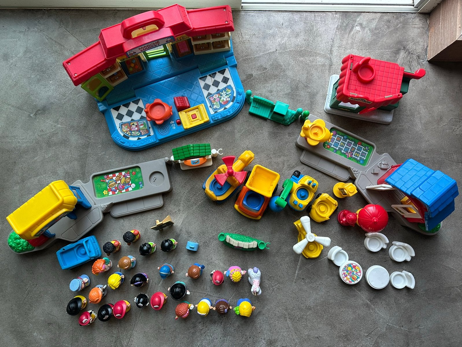 Fischer price Little People vintage lot ville magasin 51pcs, Enfants & Bébés, Enlèvement ou Envoi, Utilisé, Set de jeu, Sonore
