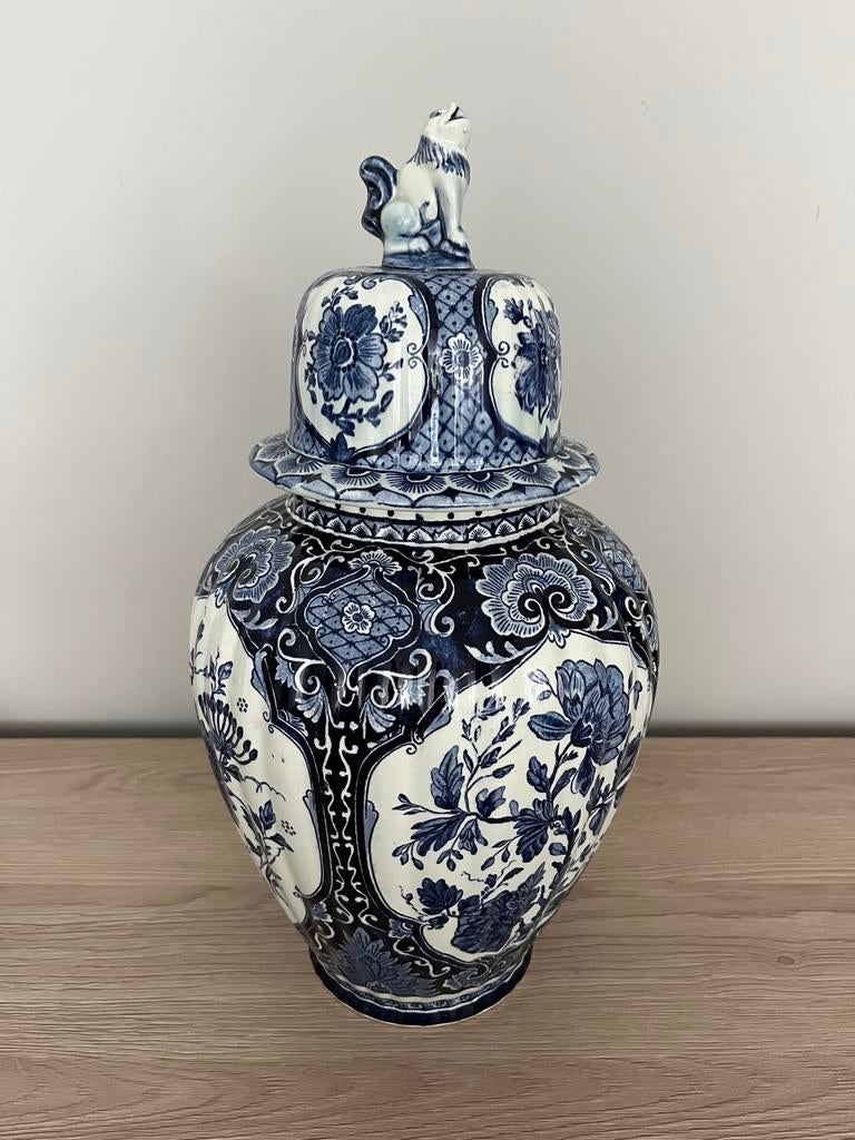 Delfts blauwe dekselvaas, Enlèvement
