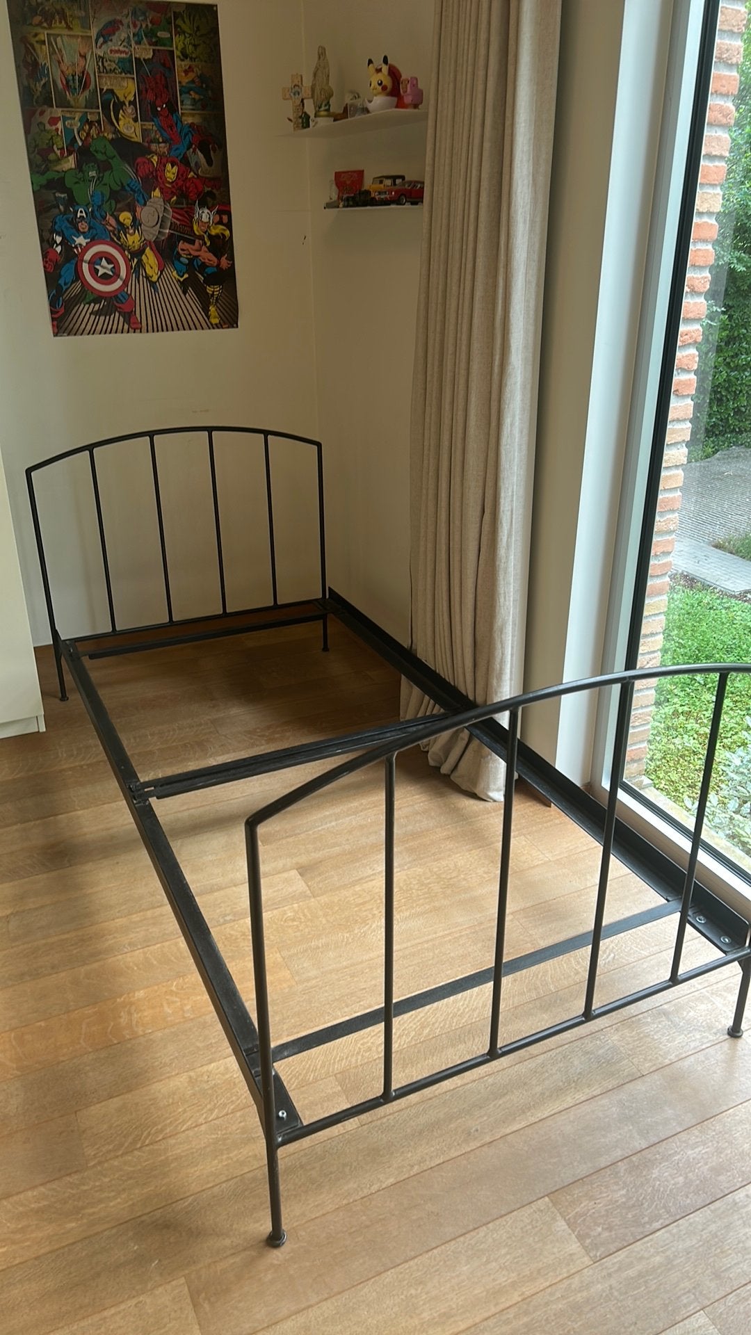 Eepersoonsbed, Ophalen, Zwart