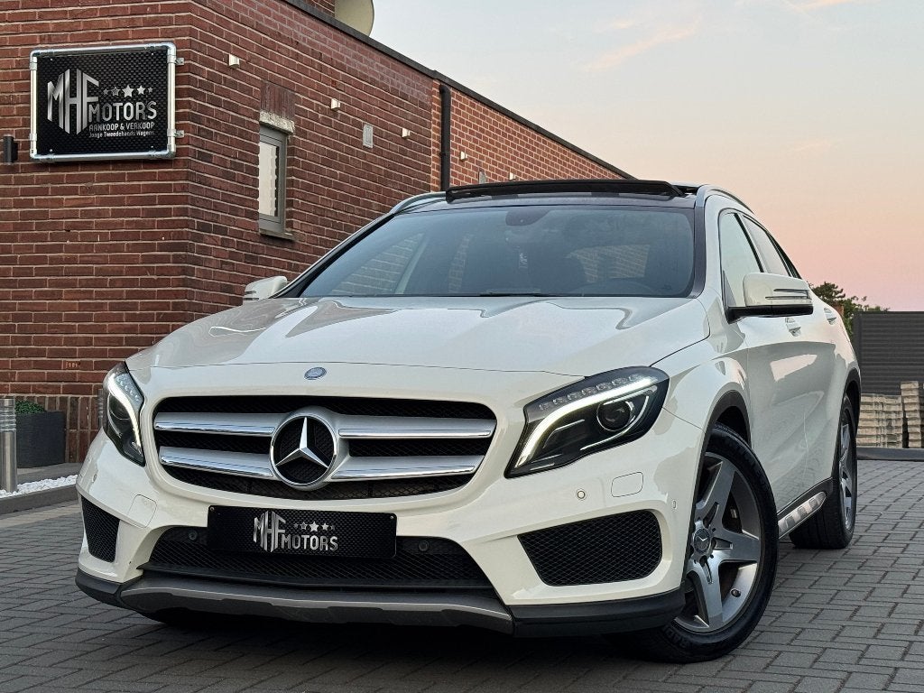 GLA 180**AMG PACK**2015**133DKM**PANO**LED**CAMERA**EURO6, Autos, Achat, Euro 6, Boîte manuelle, Noir
