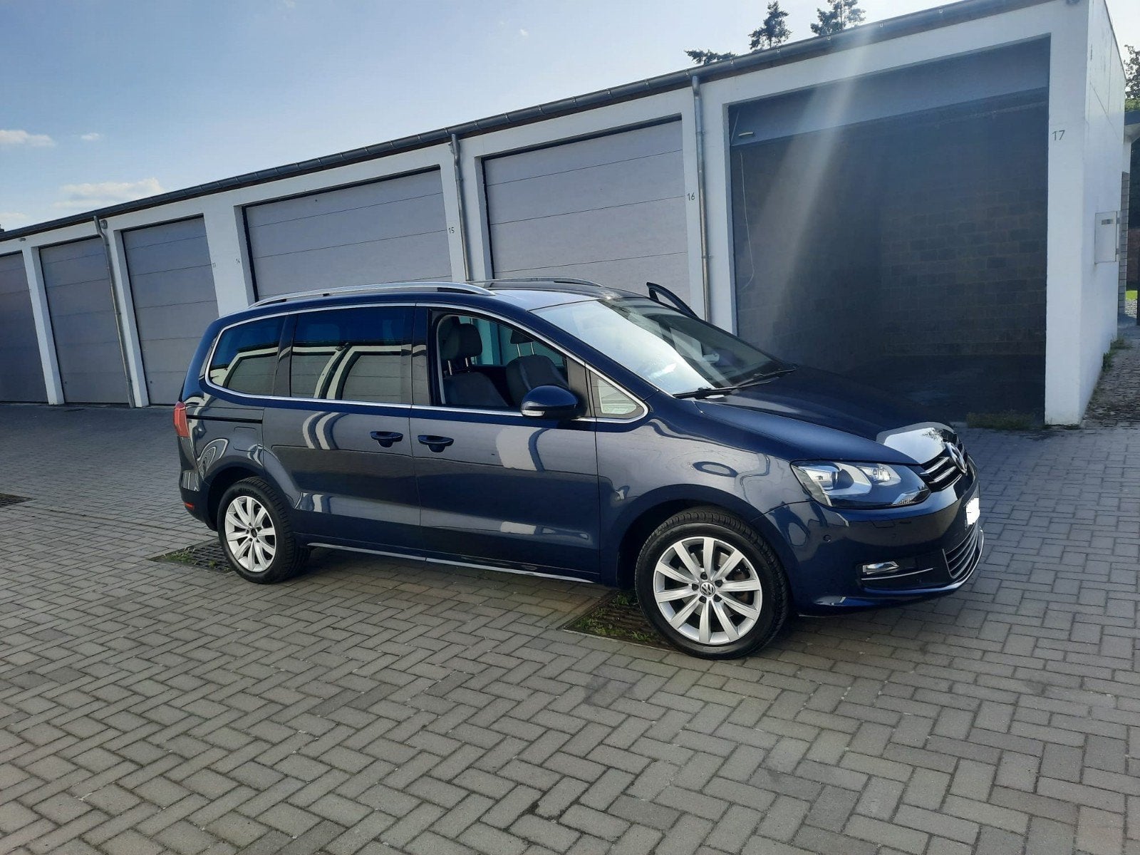 Volkswagen Sharan DSG – Full Option – 7 Zitplaatsen .te koop, Auto's, Automaat, Blauw, 7 zetels, Diesel
