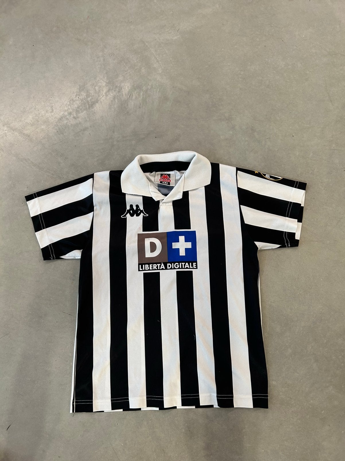 Vintage Juventus FC Kappa 1998/99 Home Shirt – YXL, Sports & Fitness, Football, Enlèvement, Utilisé