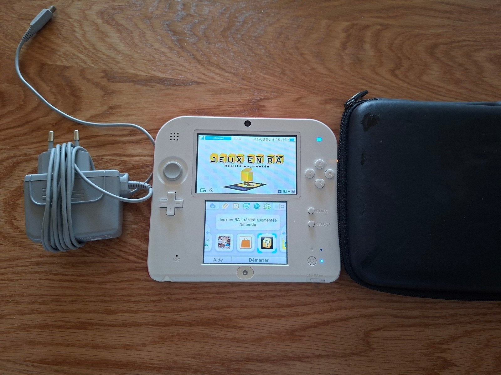 Console Nintendo 2ds Blanche + 6 jeux + housse +++++, Consoles de jeu & Jeux vidéo, Enlèvement ou Envoi, 2DS