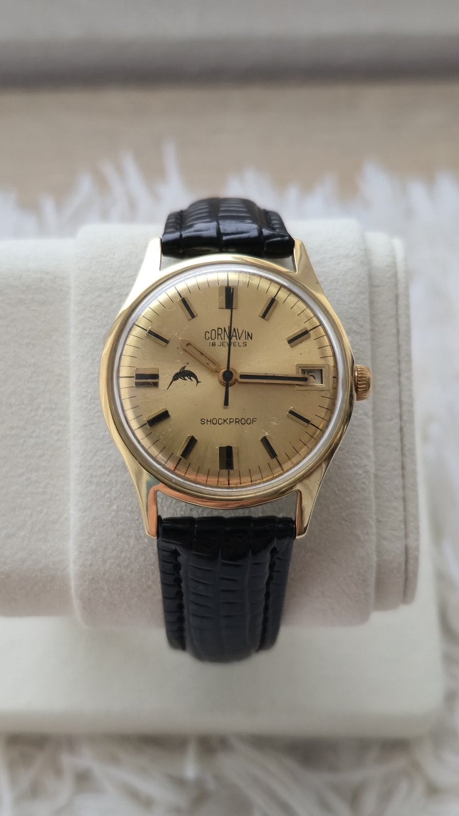 Cornavin watch with black strap, Bijoux, Sacs & Beauté, Montres | Anciennes | Antiquités, Montre-bracelet, Autres marques, Enlèvement ou Envoi