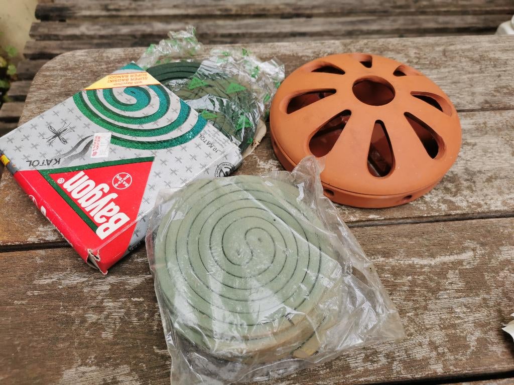 Terracotta schaal met anti-mug wierook spiralen, Tuin en Terras, Ophalen of Verzenden, Gebruikt