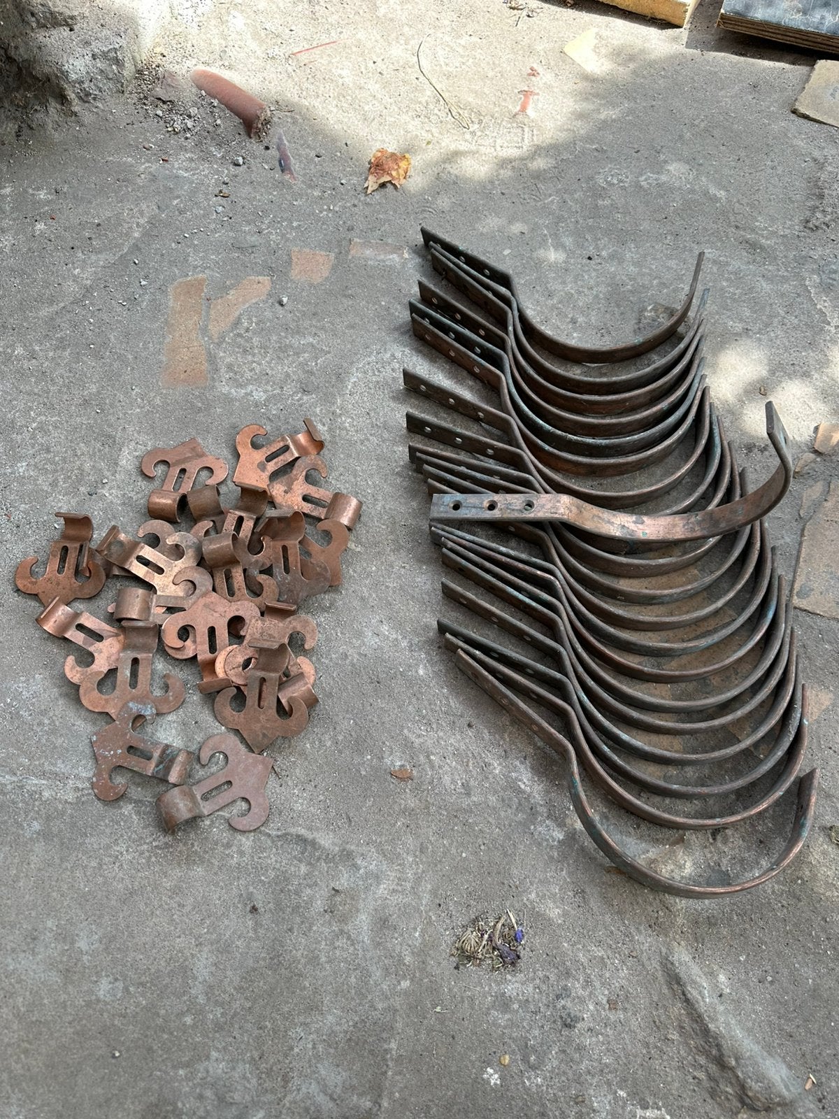 21 koperen mastgootbeugels M333, Ophalen, Nieuw