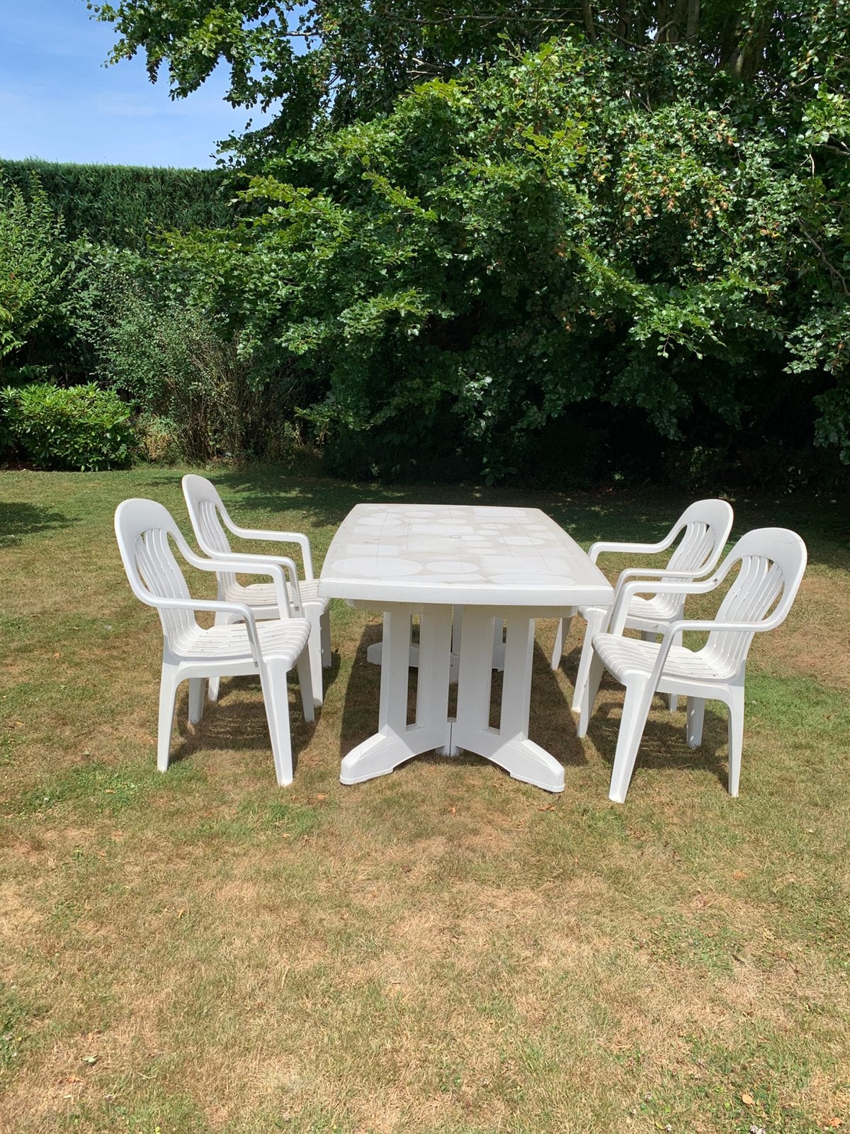 Table + 4 chaises - pvc blanc, Tuin en Terras, Ophalen, Zo goed als nieuw
